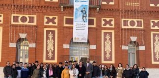 Manzanares revive los 50 años de democracia con una visita guiada sobre la Transición