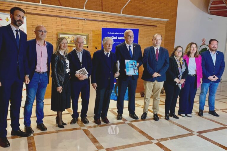 Ya se puede disfrutar en Manzanares de un recorrido visual por ‘Cambio16’, la revista que impulsó el cambio democrático en España