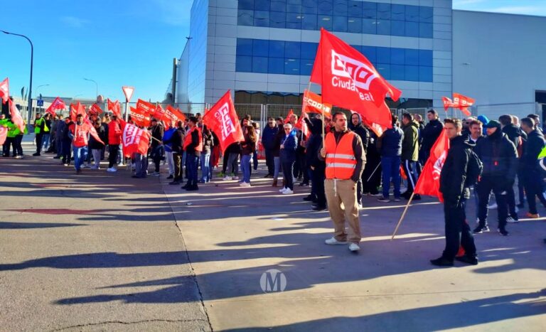 Éxito de seguimiento en la huelga indefinida del sector del metal en Manzanares