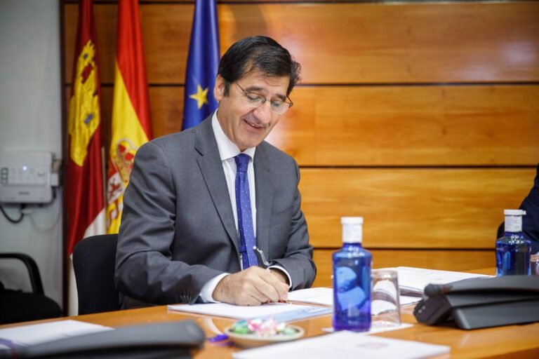 Caballero anuncia más recursos contra la despoblación y más peso en Bruselas para defender una PAC justa