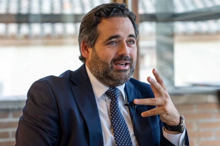 Núñez, optimista en perspectiva electoral: «Hundimiento del PSOE, subida importante de Vox y moderada del PP»