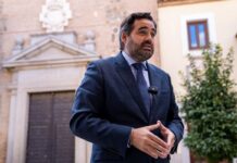 Núñez recuerda que Page tiene 8 diputados en el Congreso que «podrían hacer caer a Sánchez» y así convocar elecciones