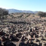 El volcán del Alhorín, un domo rojizo en Ciudad Real en un paisaje detenido en el tiempo
