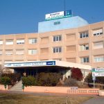 Trasladan al hospital a una mujer tras ser atropellada por un turismo