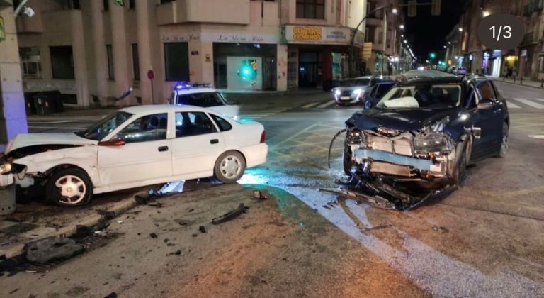 Tres heridos en Cuenca tras el choque de dos turismos en Cuatro Caminos