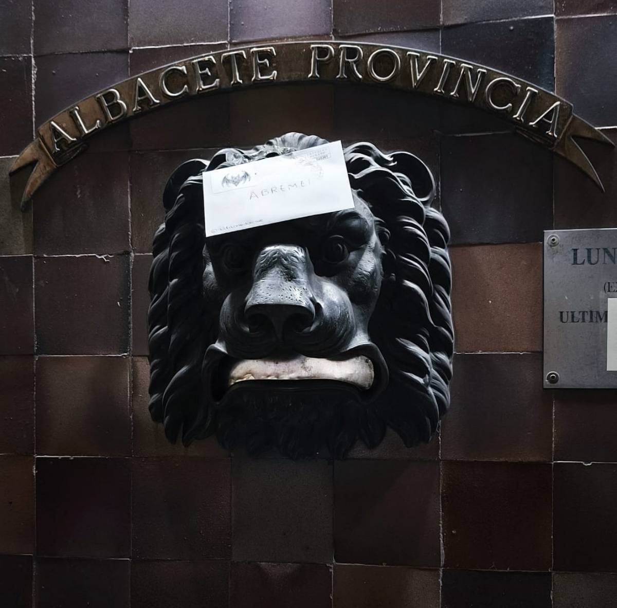 Sorpresa en Albacete: vecinos encuentran cartas y mensajes anónimos en pleno centro