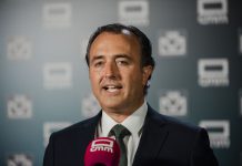 Vox C-LM señala el acercamiento entre Page y Feijóo y advierte de «acuerdos ocultos» entre PP y PSOE