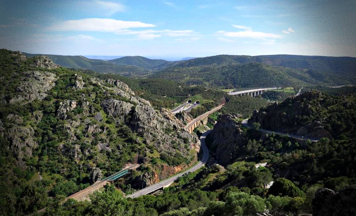 Parques, lagunas, un puente, un desfiladero y un mojón: los centinelas de un territorio