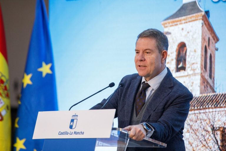 Page presume de estabilidad y corrupción cero en C-LM y exhibe pacto y diálogo