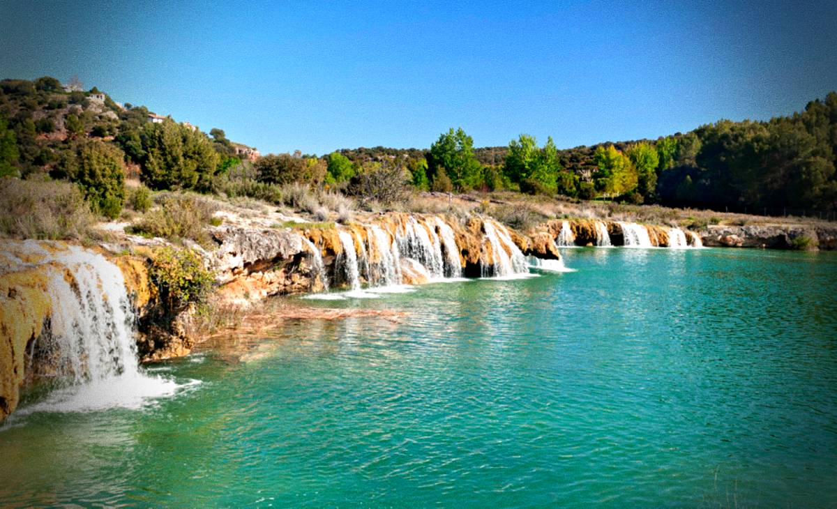 Parques, lagunas, un puente, un desfiladero y un mojón: los centinelas de un territorio