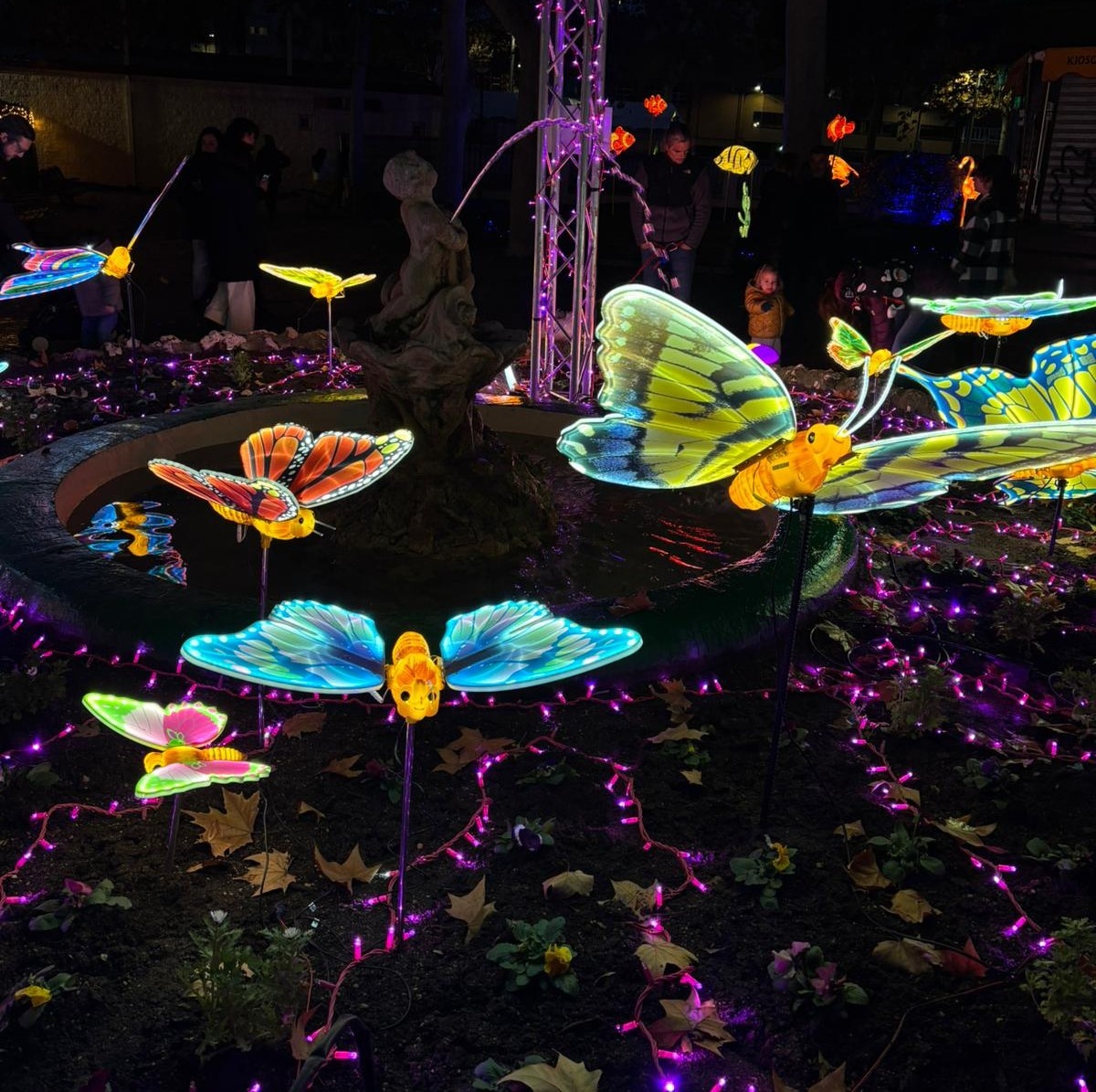 Albacete se ilumina por Navidad: así luce el espectáculo ‘Lucidum Natura’ en el Parque de los Jardinillos