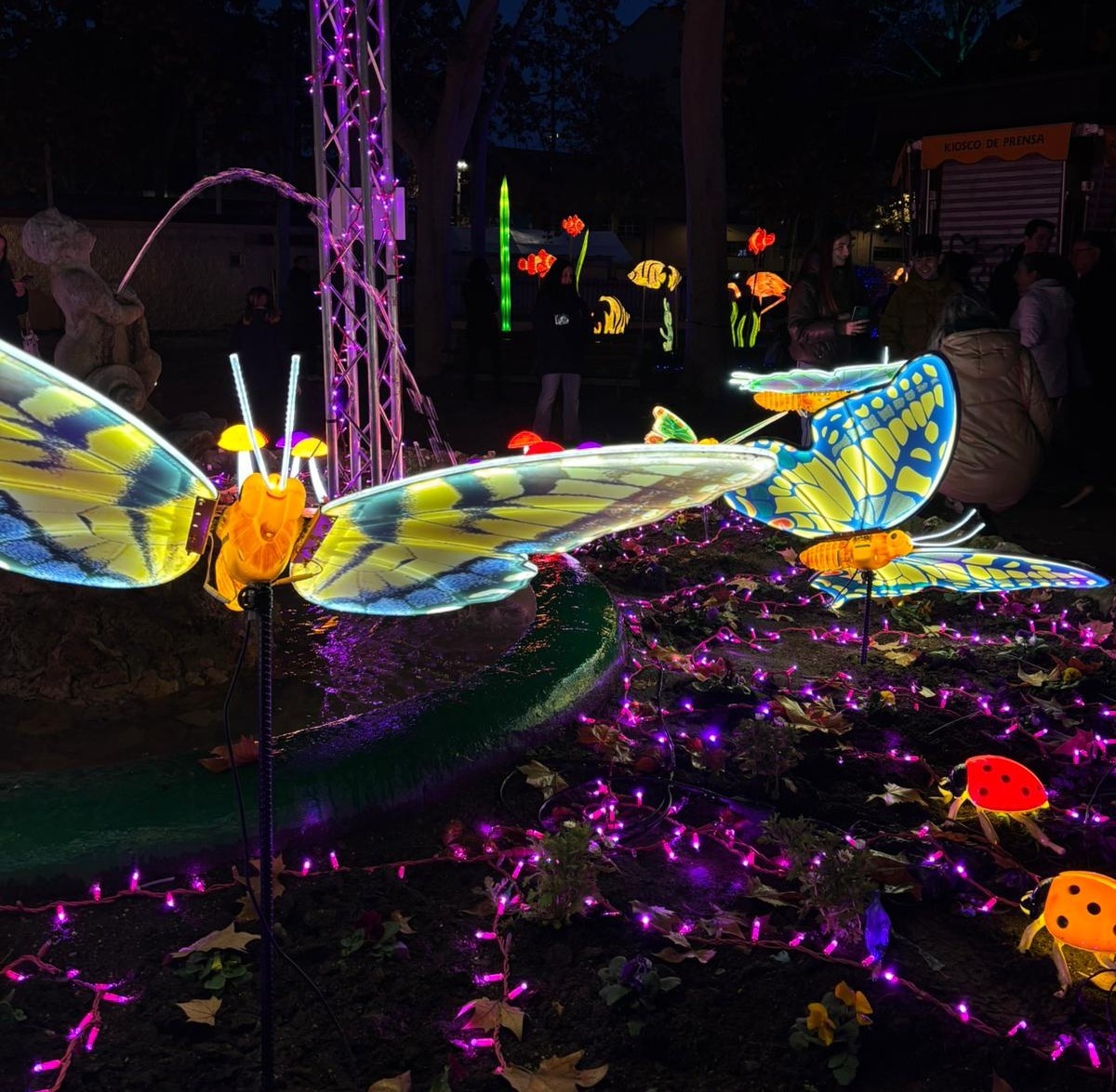 Albacete se ilumina por Navidad: así luce el espectáculo ‘Lucidum Natura’ en el Parque de los Jardinillos