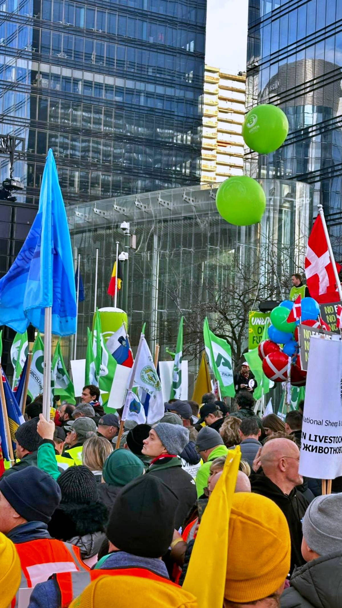 Masiva protesta del campo en Bruselas contra la nueva PAC y el acuerdo con Mercosur