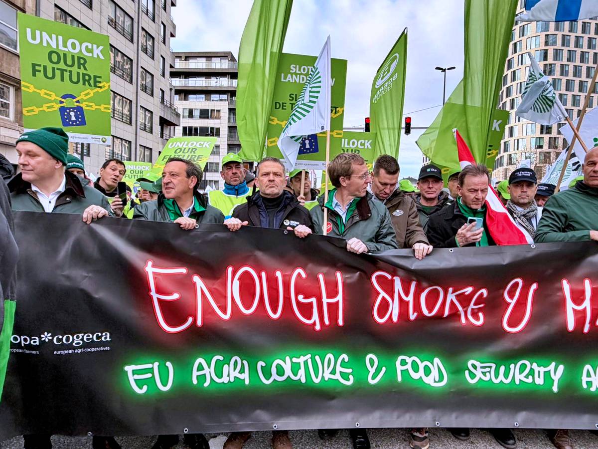Masiva protesta del campo en Bruselas contra la nueva PAC y el acuerdo con Mercosur