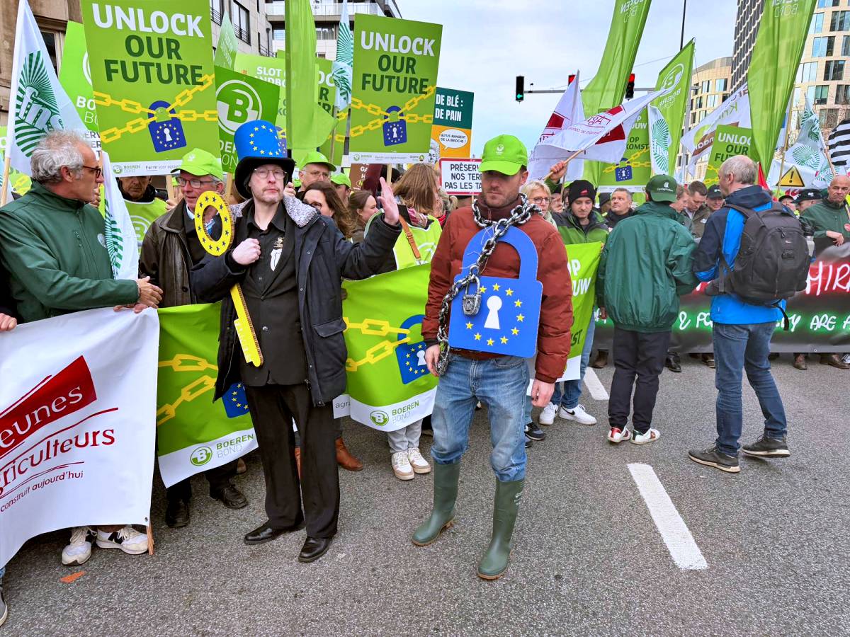Masiva protesta del campo en Bruselas contra la nueva PAC y el acuerdo con Mercosur