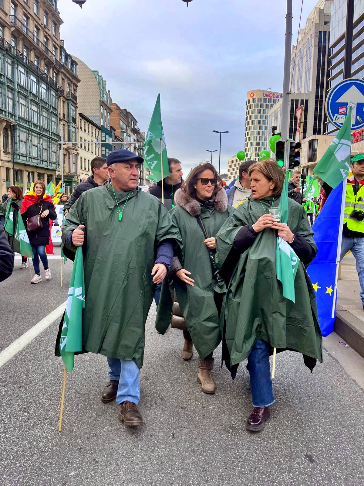 Masiva protesta del campo en Bruselas contra la nueva PAC y el acuerdo con Mercosur