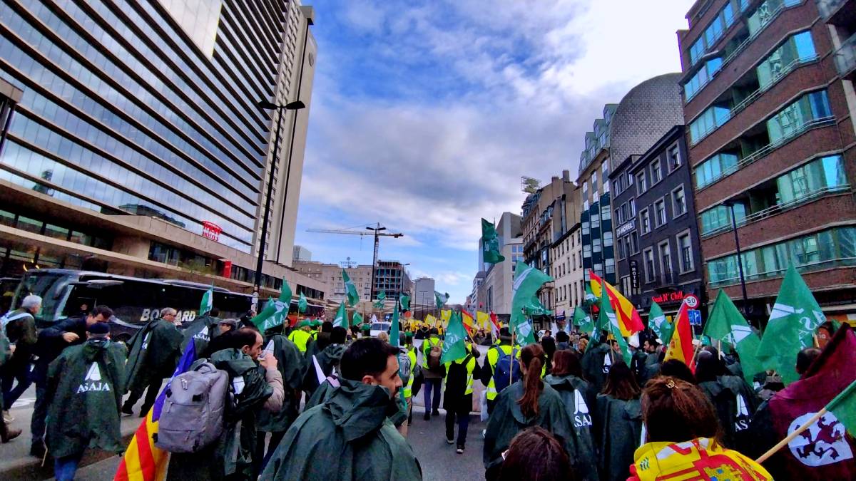 Masiva protesta del campo en Bruselas contra la nueva PAC y el acuerdo con Mercosur