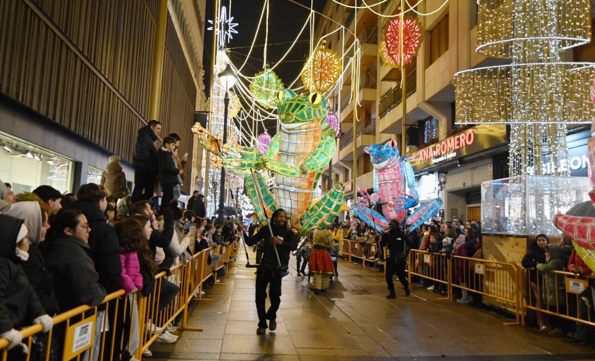 Más de 50.000 personas disfrutan de la Cabalgata de Reyes en Albacete pese al frío y la lluvia