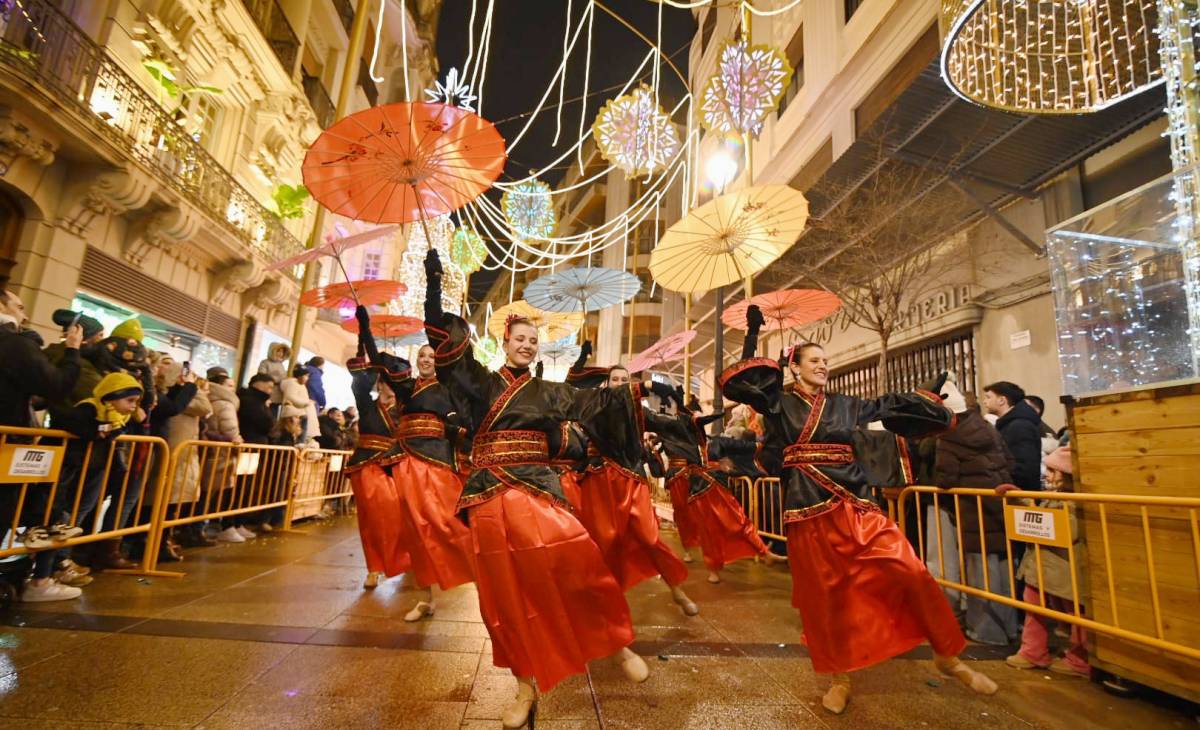 Más de 50.000 personas disfrutan de la Cabalgata de Reyes en Albacete pese al frío y la lluvia