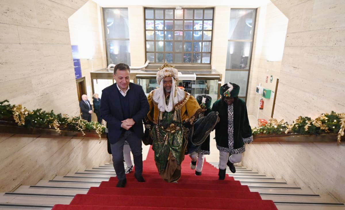 Más de 50.000 personas disfrutan de la Cabalgata de Reyes en Albacete pese al frío y la lluvia