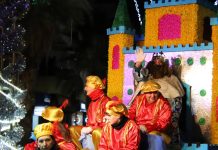 Los Reyes Magos llenan de ilusión Manzanares con una multitudinaria cabalgata y un mensaje de paz