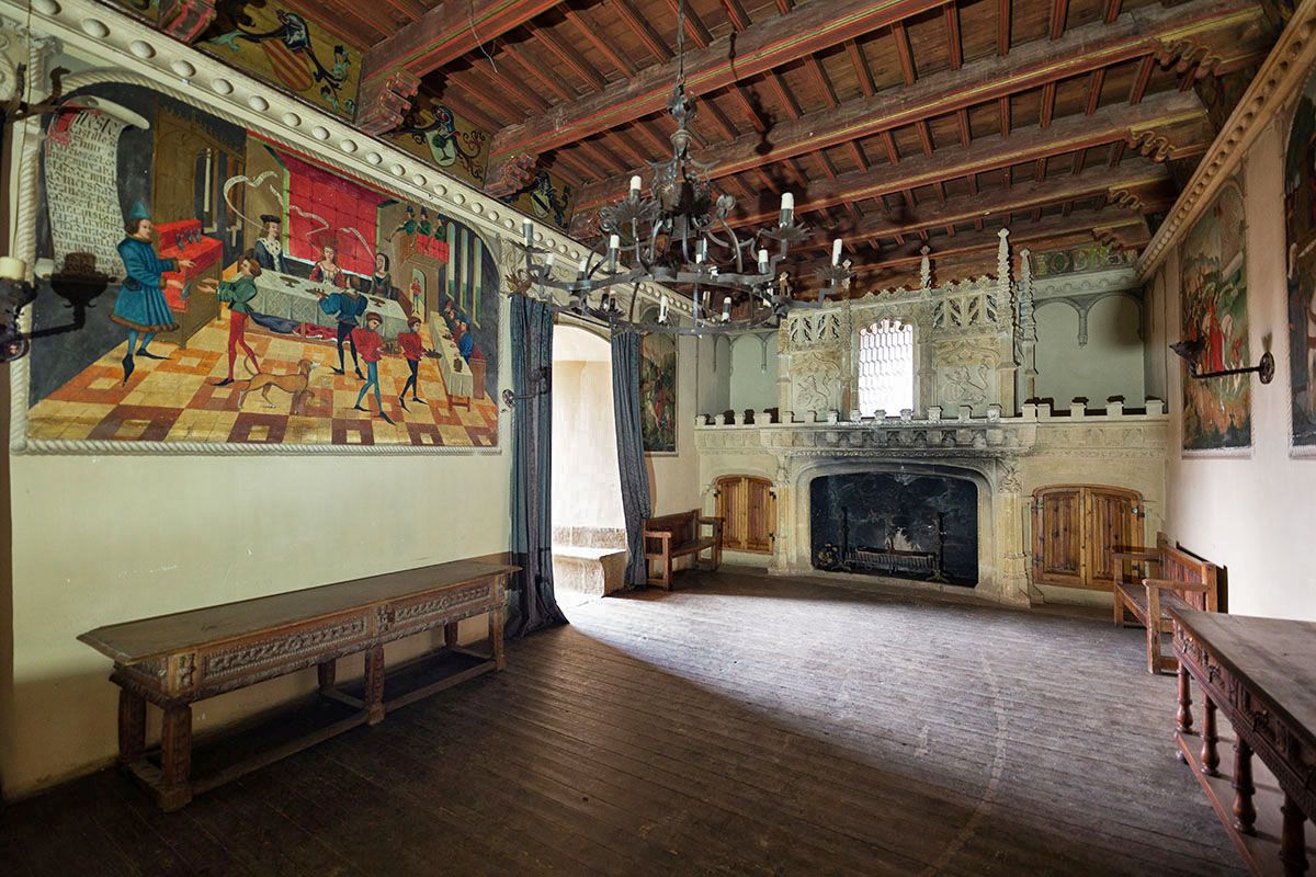 El Castillo de Guadamur, la fortaleza toledana con aires italianos donde llegaron a vivir Juana la Loca y Felipe el Hermoso