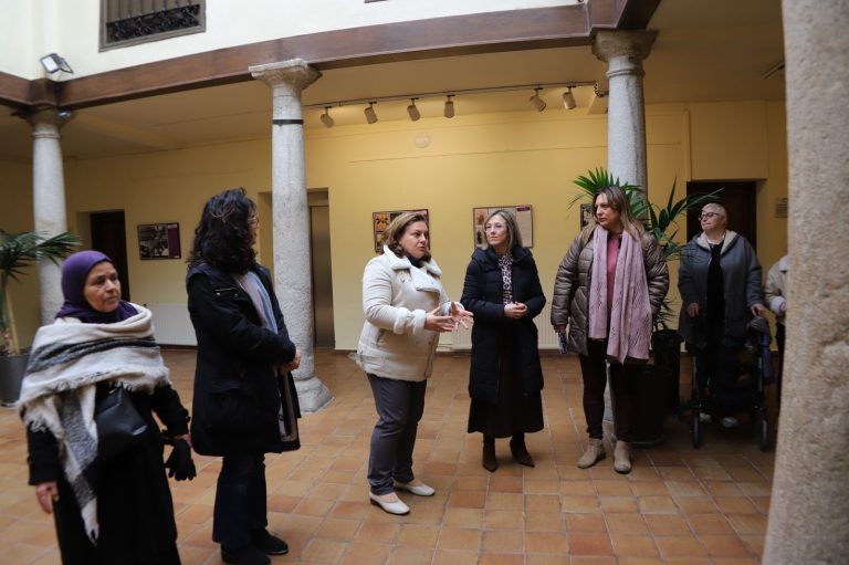 La exposición ‘Vinculadas’ llega a Manzanares para reivindicar el papel de la mujer en la memoria colectiva