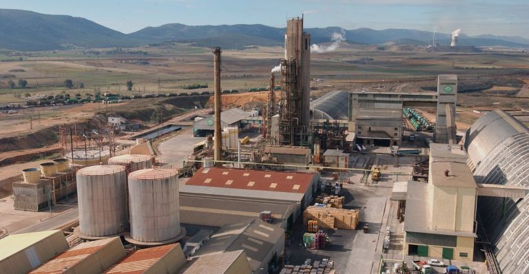 Extinguido el incendio en la planta de Fertiberia en Puertollano tras una explosión