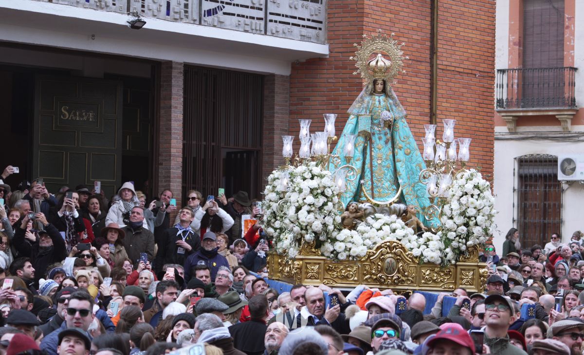 Villarta estalla en devoción: más de 100.000 cohetes celebran unas Paces históricas
