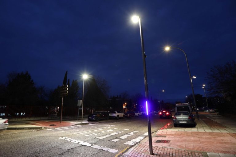 Toledo refuerza la seguridad vial con la instalación de 142 pasos de peatones inteligentes