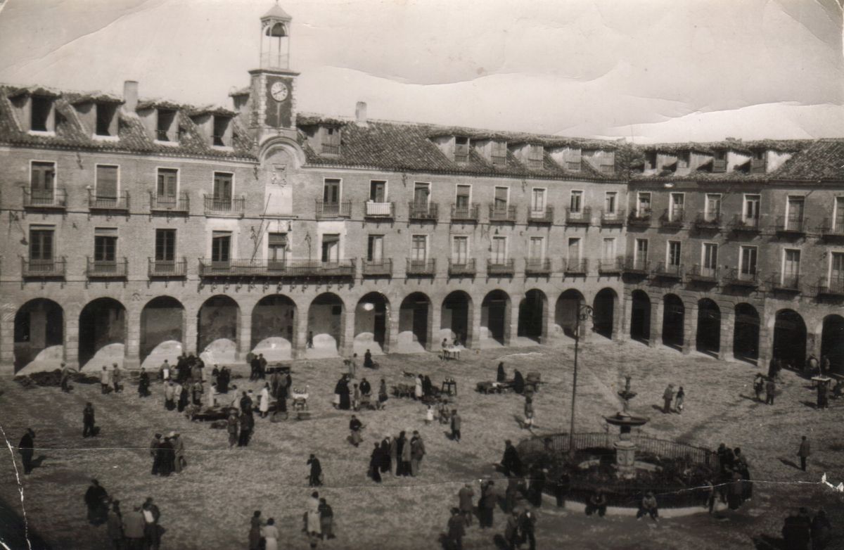Ayer y hoy: así lucían estas 5 conocidas plazas de Castilla-La Mancha hace cien años