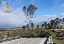 La Guardia Civil traslada en brazos durante 2 kilómetros a una menor que necesitaba una transfusión urgente en Alcocer