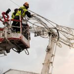 El viento obliga a retirar un arco luminoso en Argamasilla de Alba por riesgo para el tráfico