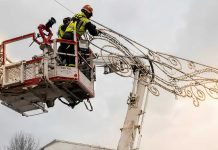 El viento obliga a retirar un arco luminoso en Argamasilla de Alba por riesgo para el tráfico