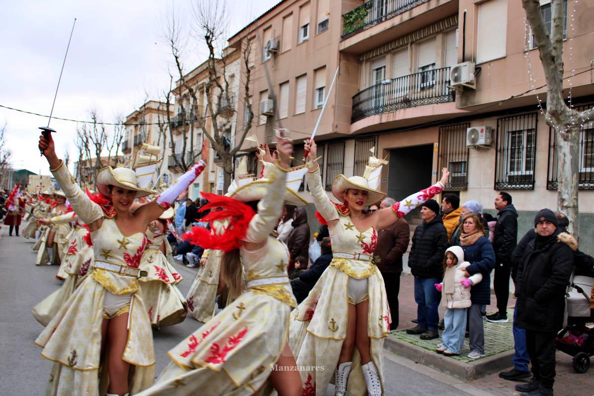 Los Perchas y La Unión ganan el XXXIV Concurso Regional de Comparsas y Carrozas de Manzanares