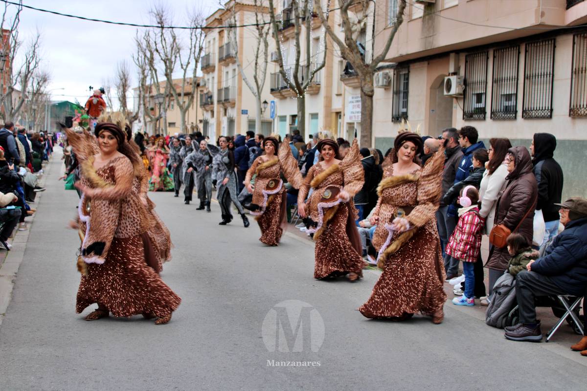 Los Perchas y La Unión ganan el XXXIV Concurso Regional de Comparsas y Carrozas de Manzanares