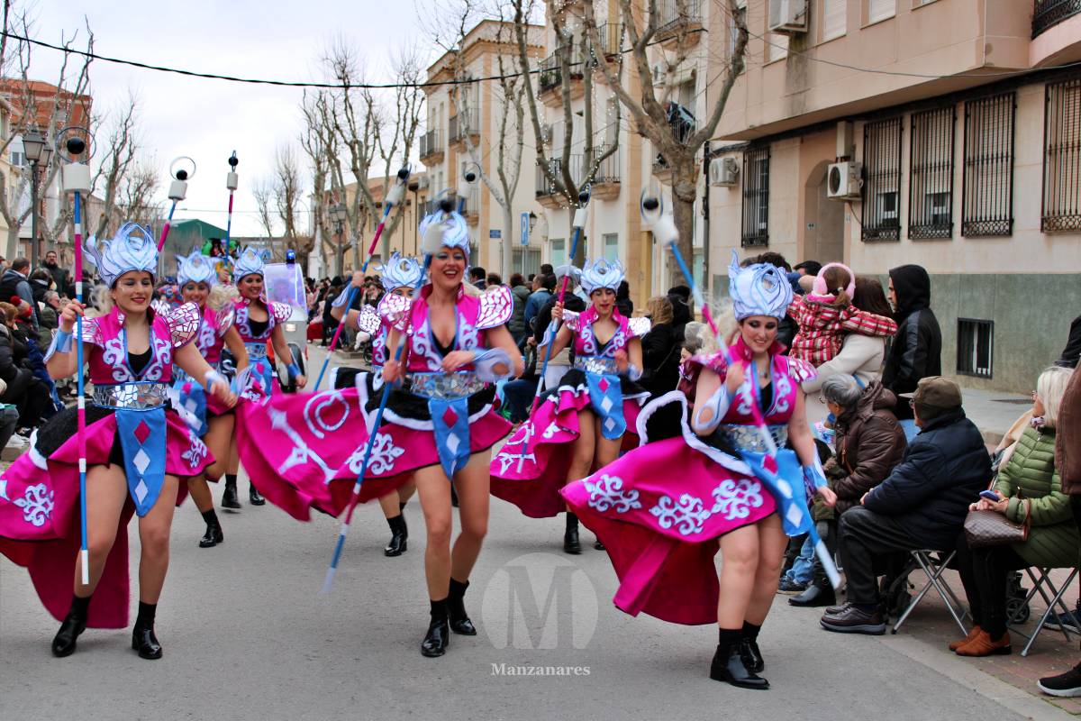 Los Perchas y La Unión ganan el XXXIV Concurso Regional de Comparsas y Carrozas de Manzanares