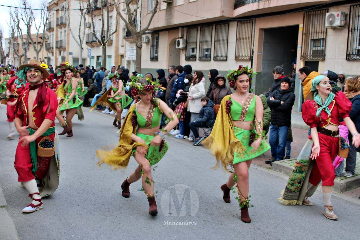 Los Perchas y La Unión ganan el XXXIV Concurso Regional de Comparsas y Carrozas de Manzanares