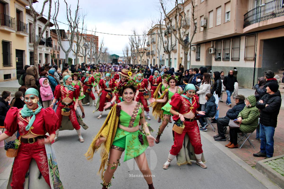 Los Perchas y La Unión ganan el XXXIV Concurso Regional de Comparsas y Carrozas de Manzanares