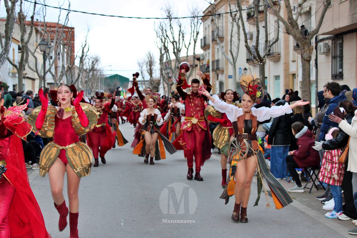 Los Perchas y La Unión ganan el XXXIV Concurso Regional de Comparsas y Carrozas de Manzanares
