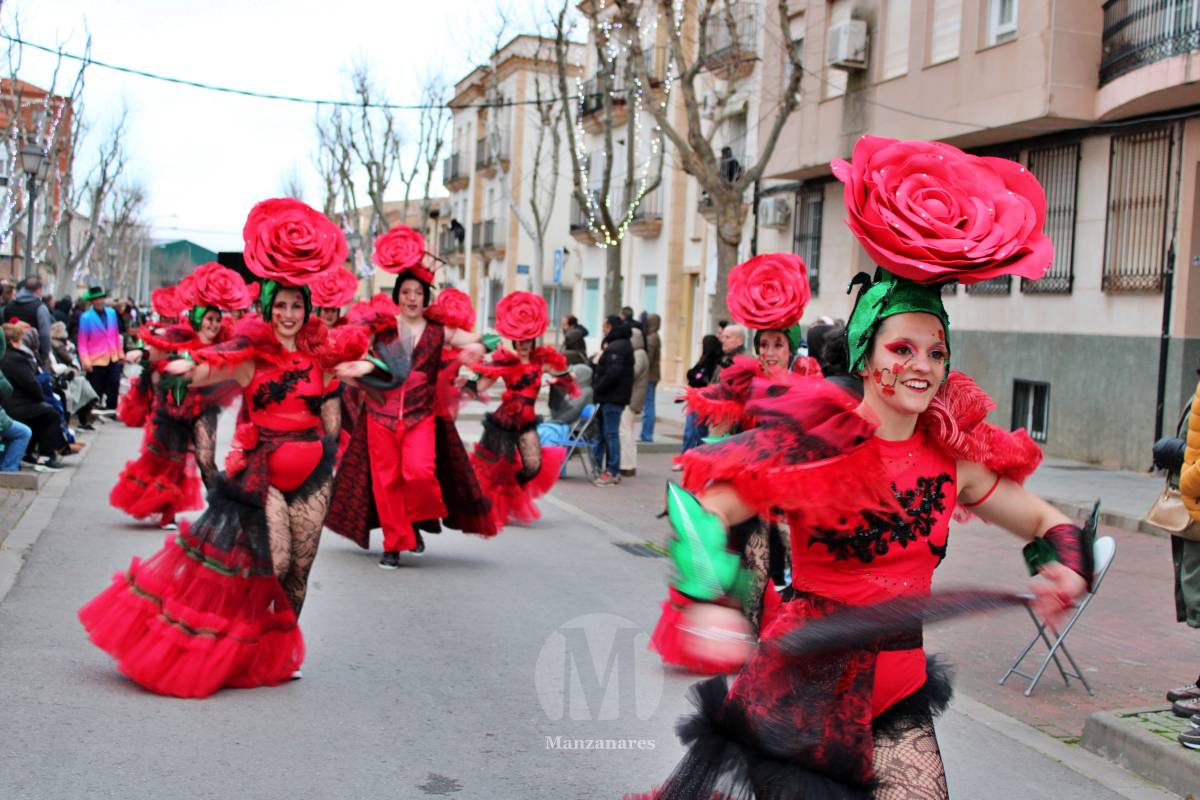 Los Perchas y La Unión ganan el XXXIV Concurso Regional de Comparsas y Carrozas de Manzanares