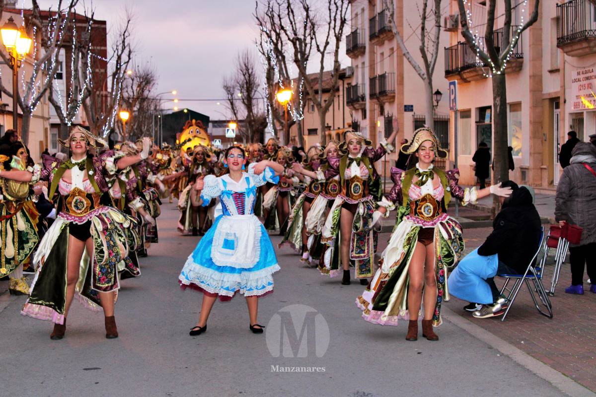 Los Perchas y La Unión ganan el XXXIV Concurso Regional de Comparsas y Carrozas de Manzanares