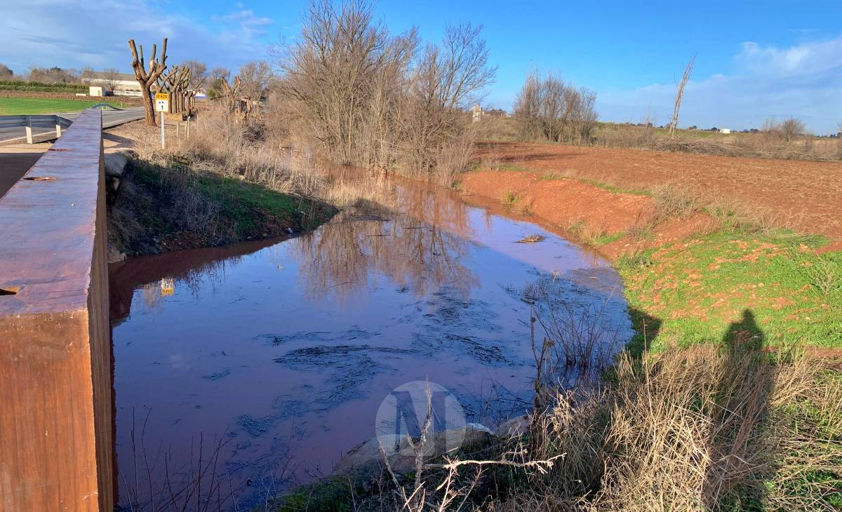 El río Azuer vuelve a llevar agua a su paso por Membrilla y Manzanares tras las intensas lluvias de febrero