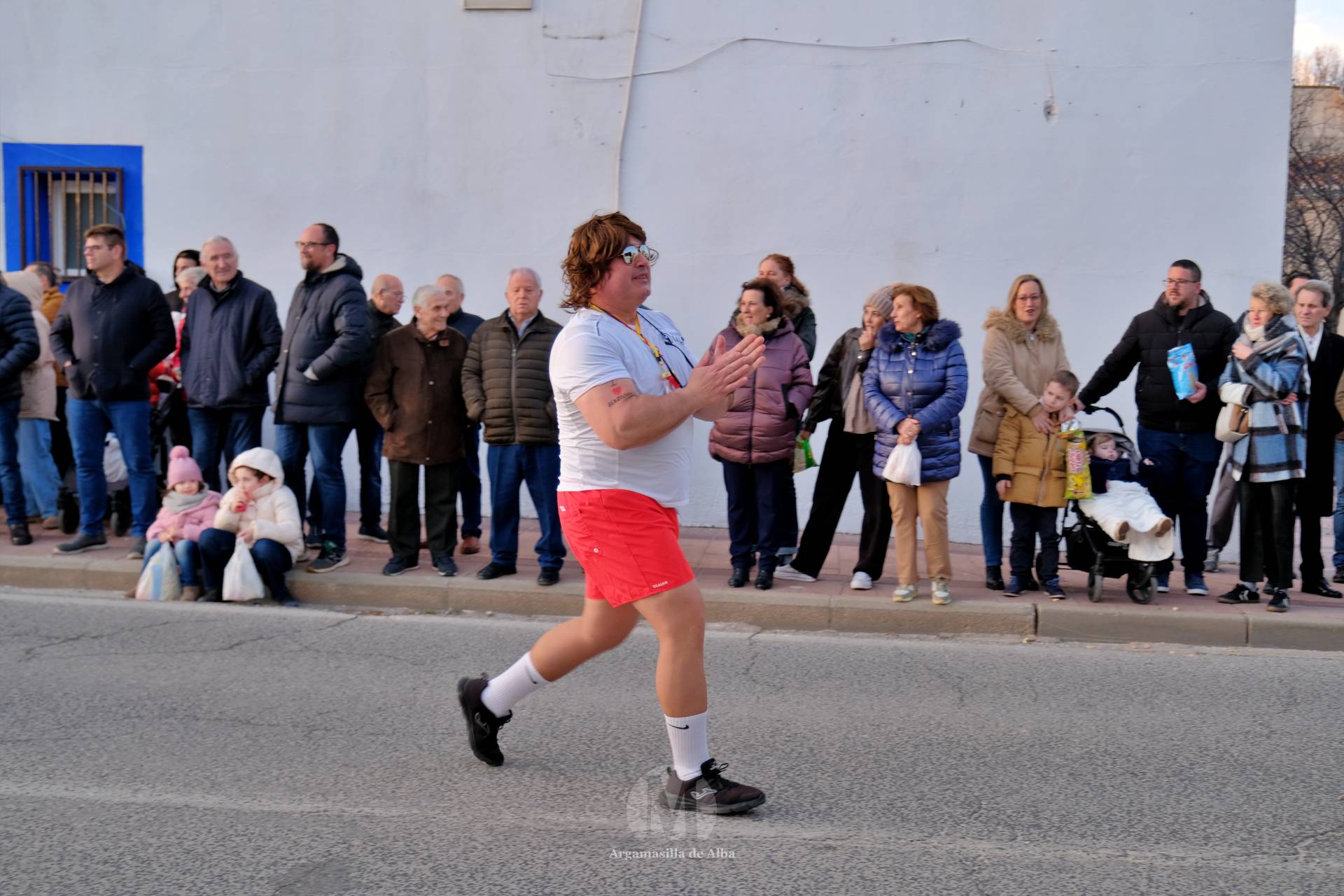 El Gran Desfile de Comparsas recorre Argamasilla de Alba con diez agrupaciones