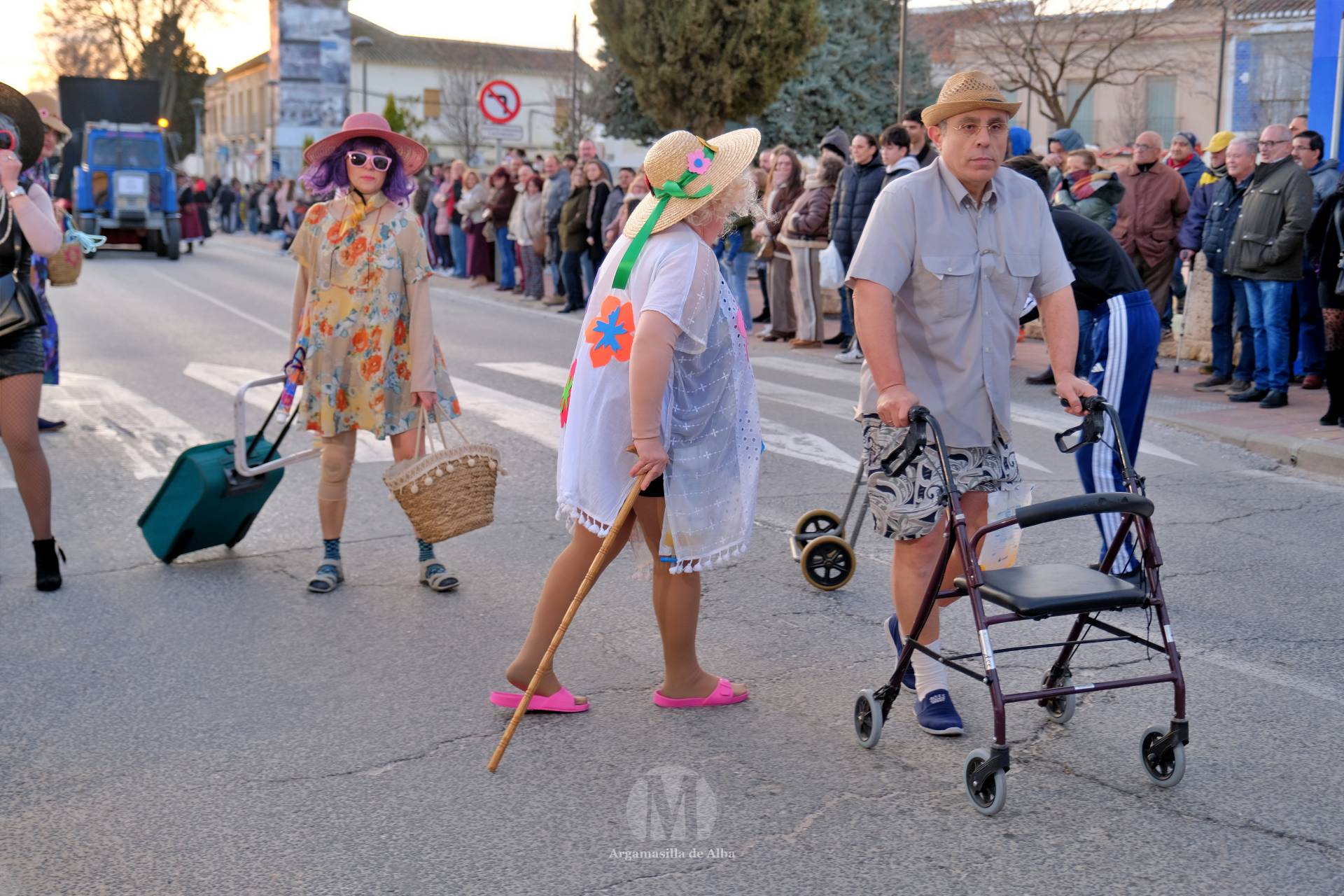 El Gran Desfile de Comparsas recorre Argamasilla de Alba con diez agrupaciones