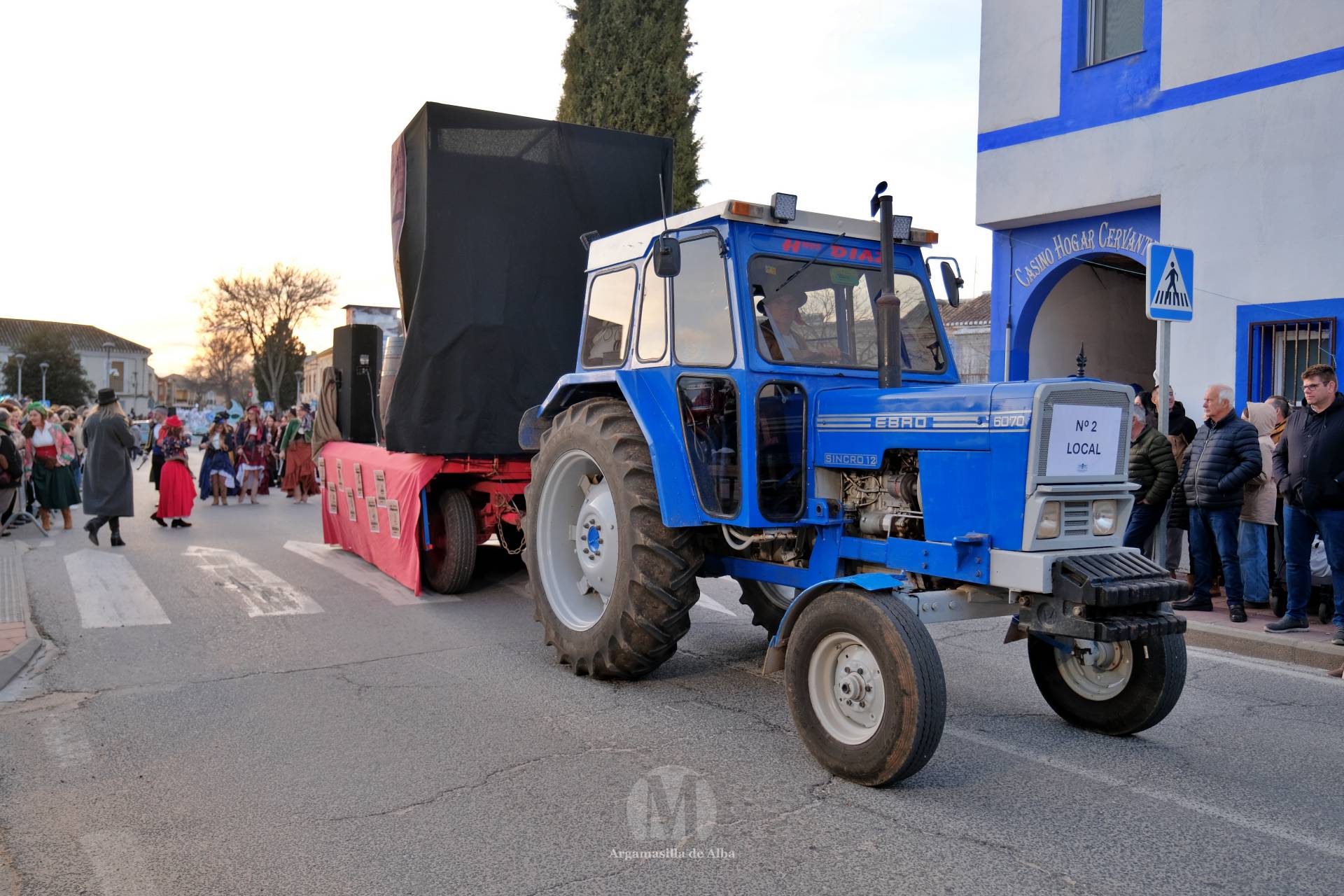 El Gran Desfile de Comparsas recorre Argamasilla de Alba con diez agrupaciones