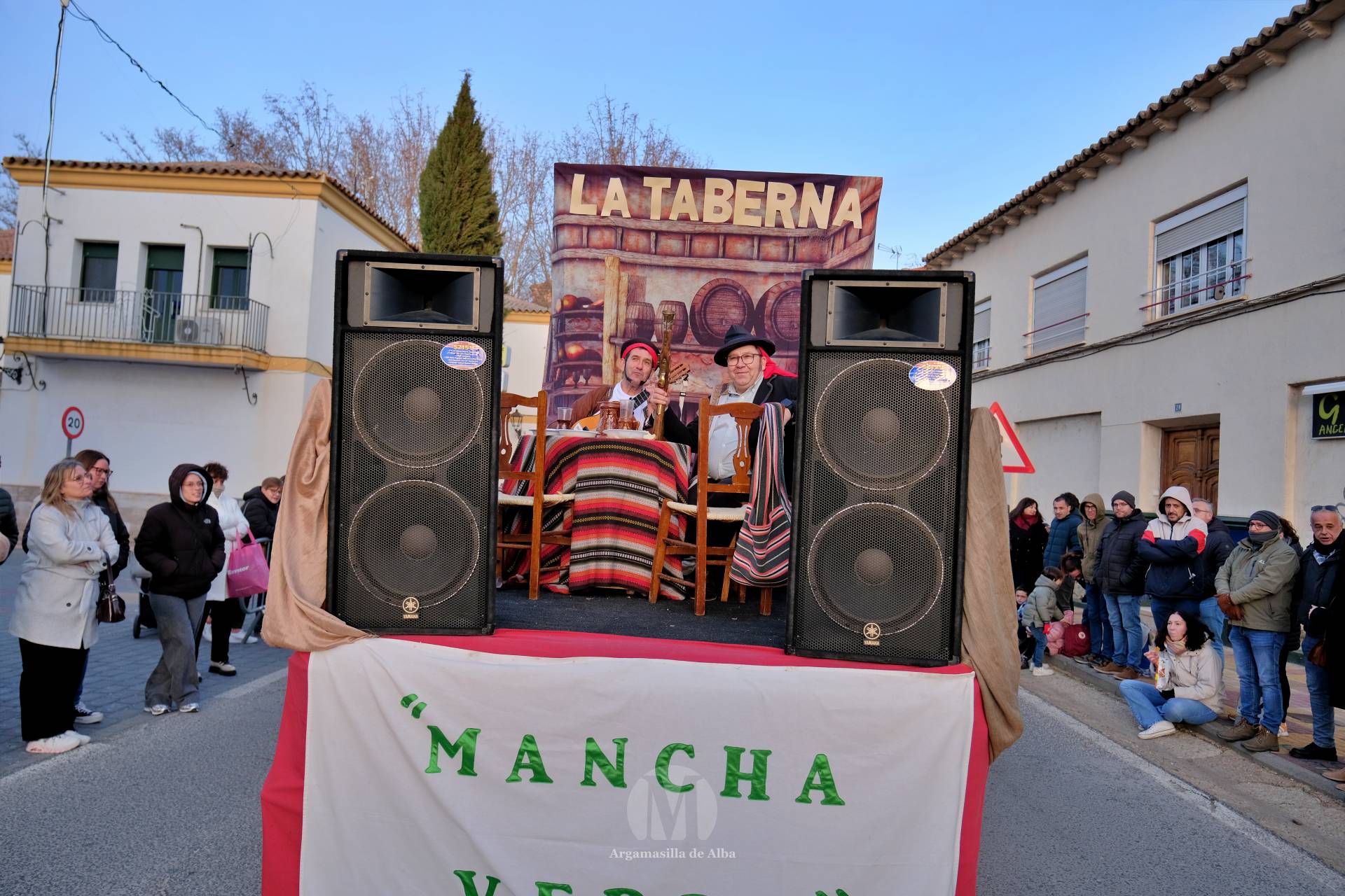 El Gran Desfile de Comparsas recorre Argamasilla de Alba con diez agrupaciones