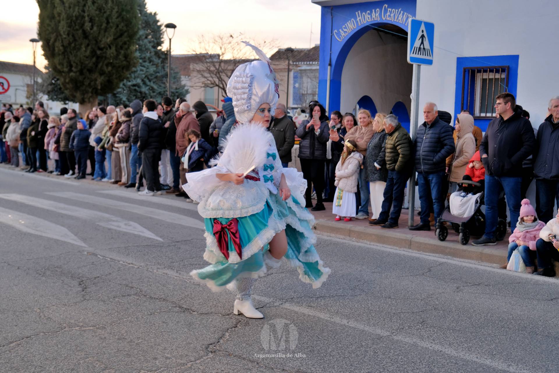 El Gran Desfile de Comparsas recorre Argamasilla de Alba con diez agrupaciones