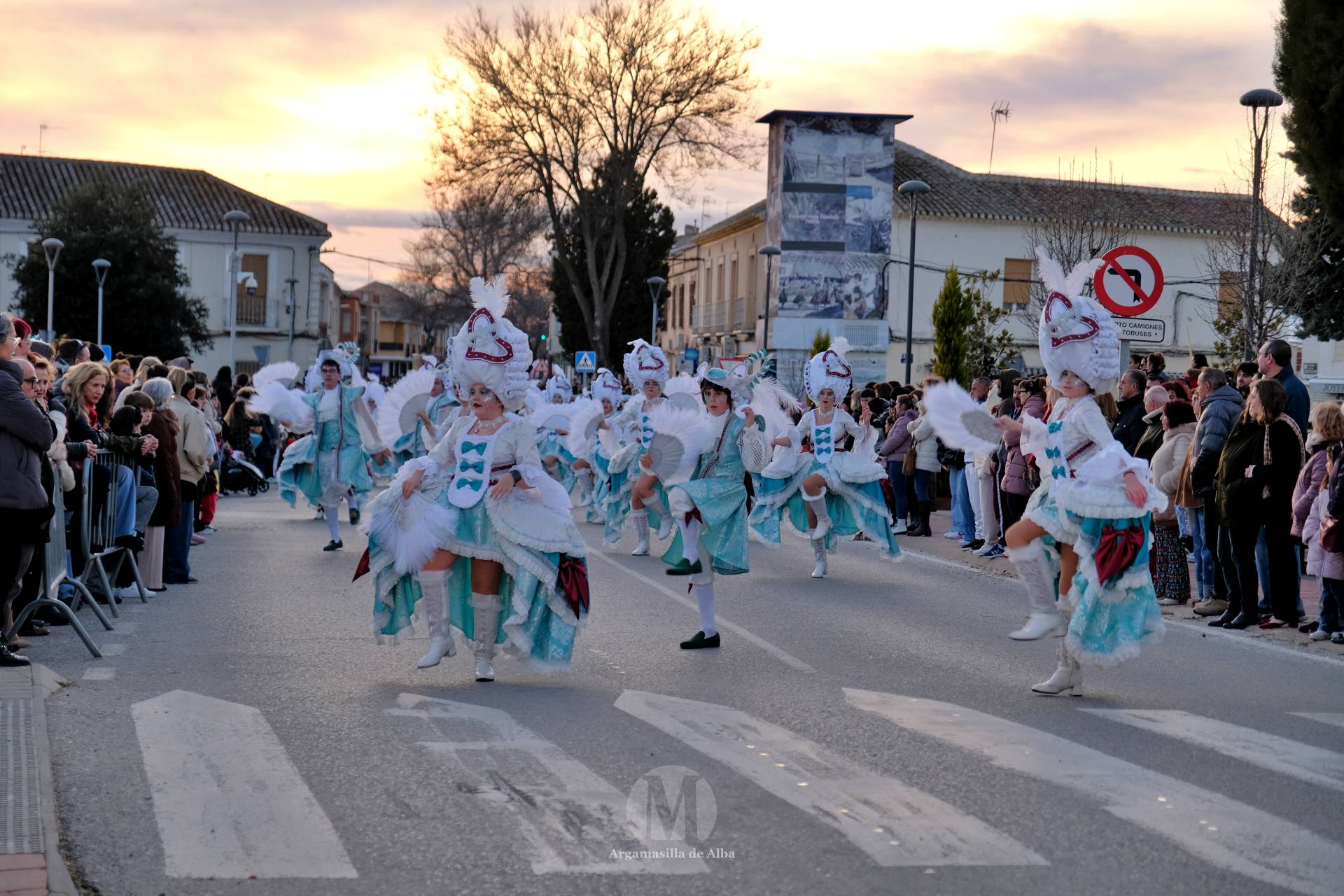 El Gran Desfile de Comparsas recorre Argamasilla de Alba con diez agrupaciones