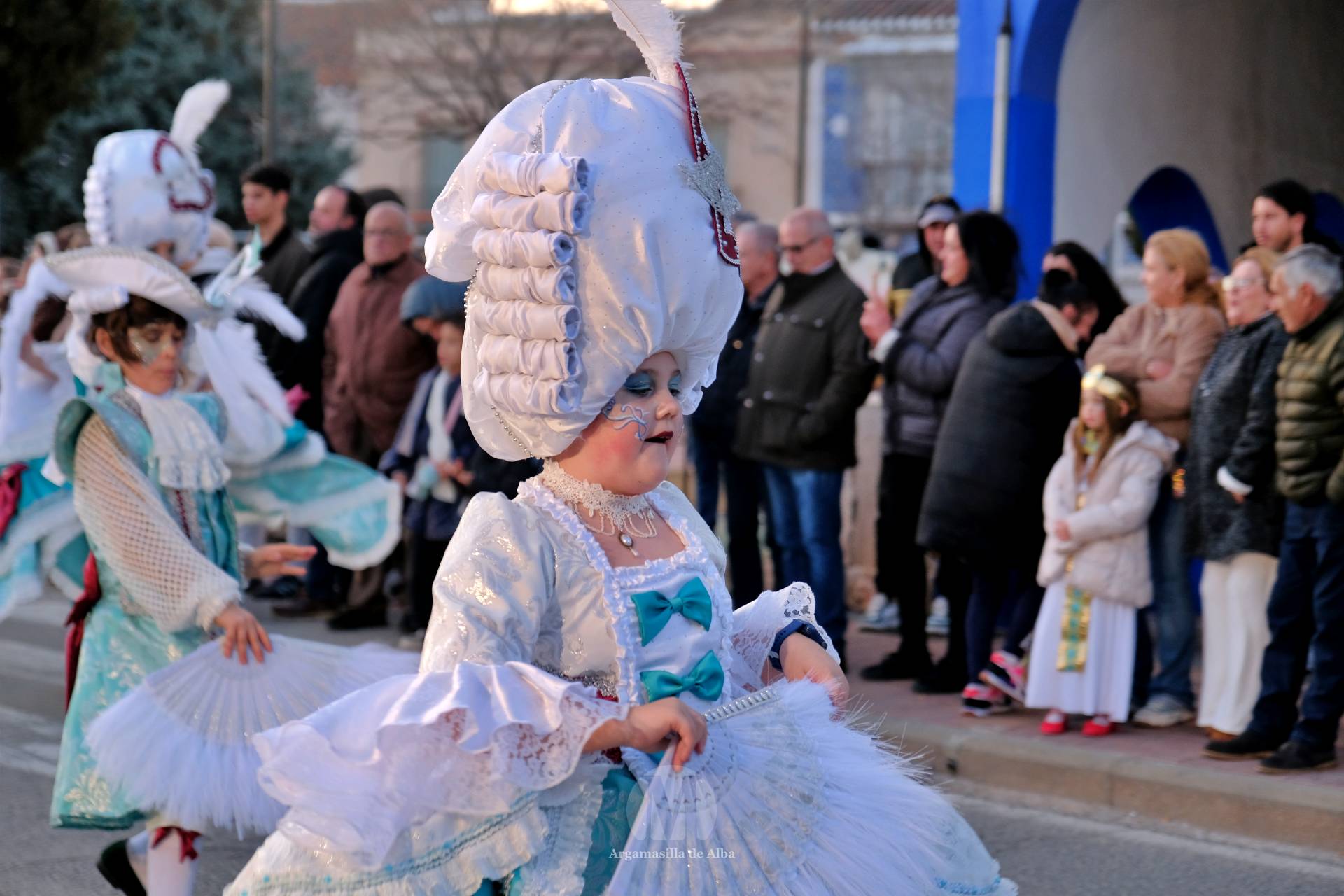 El Gran Desfile de Comparsas recorre Argamasilla de Alba con diez agrupaciones